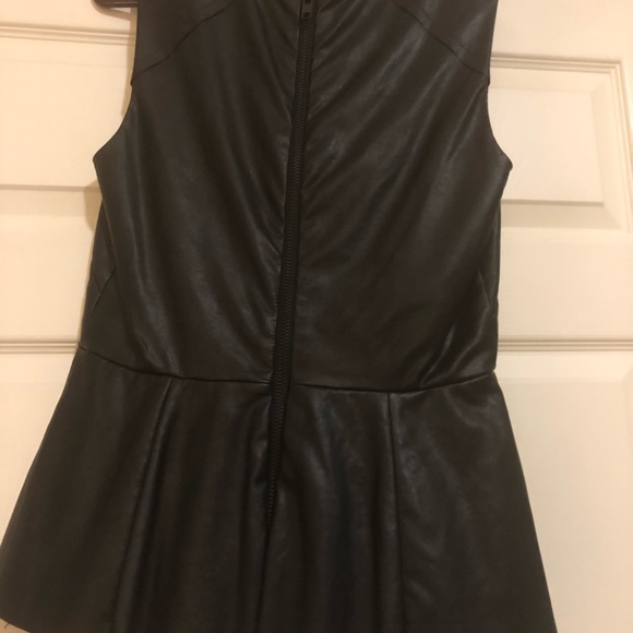 Black leather top, back zipper - Picture 1 of 4